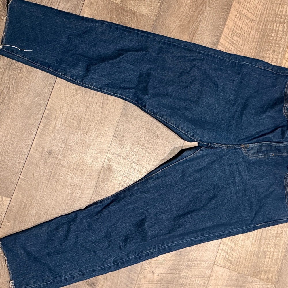 Size 31 Levi’s Cut Off Pants 👖